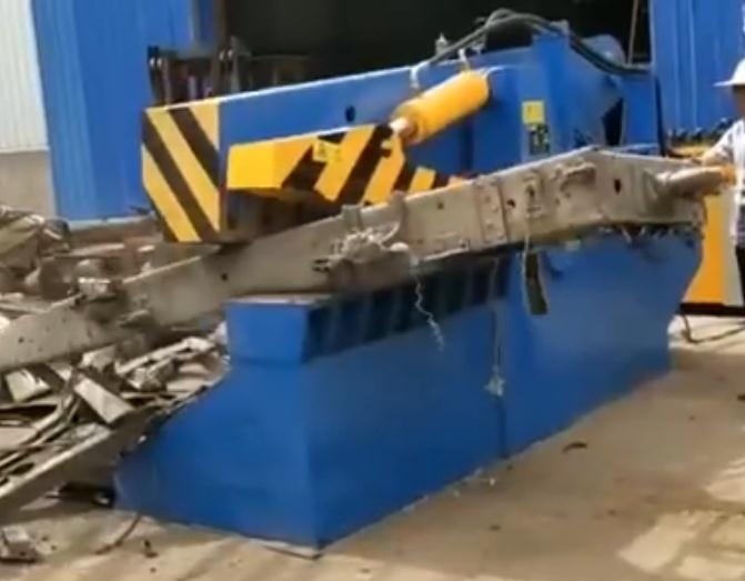 【视频】鳄鱼式剪切机工作现场